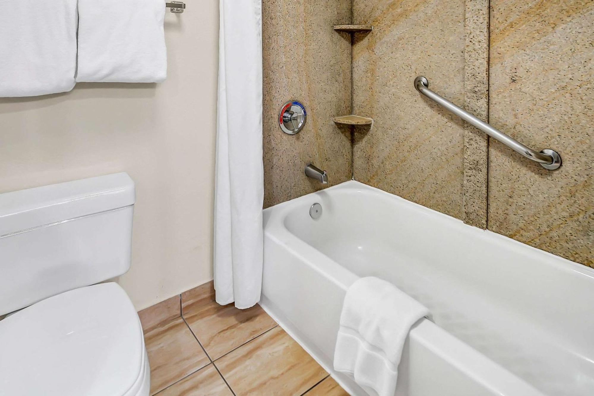 Radisson Hotel Шаумбърг Екстериор снимка